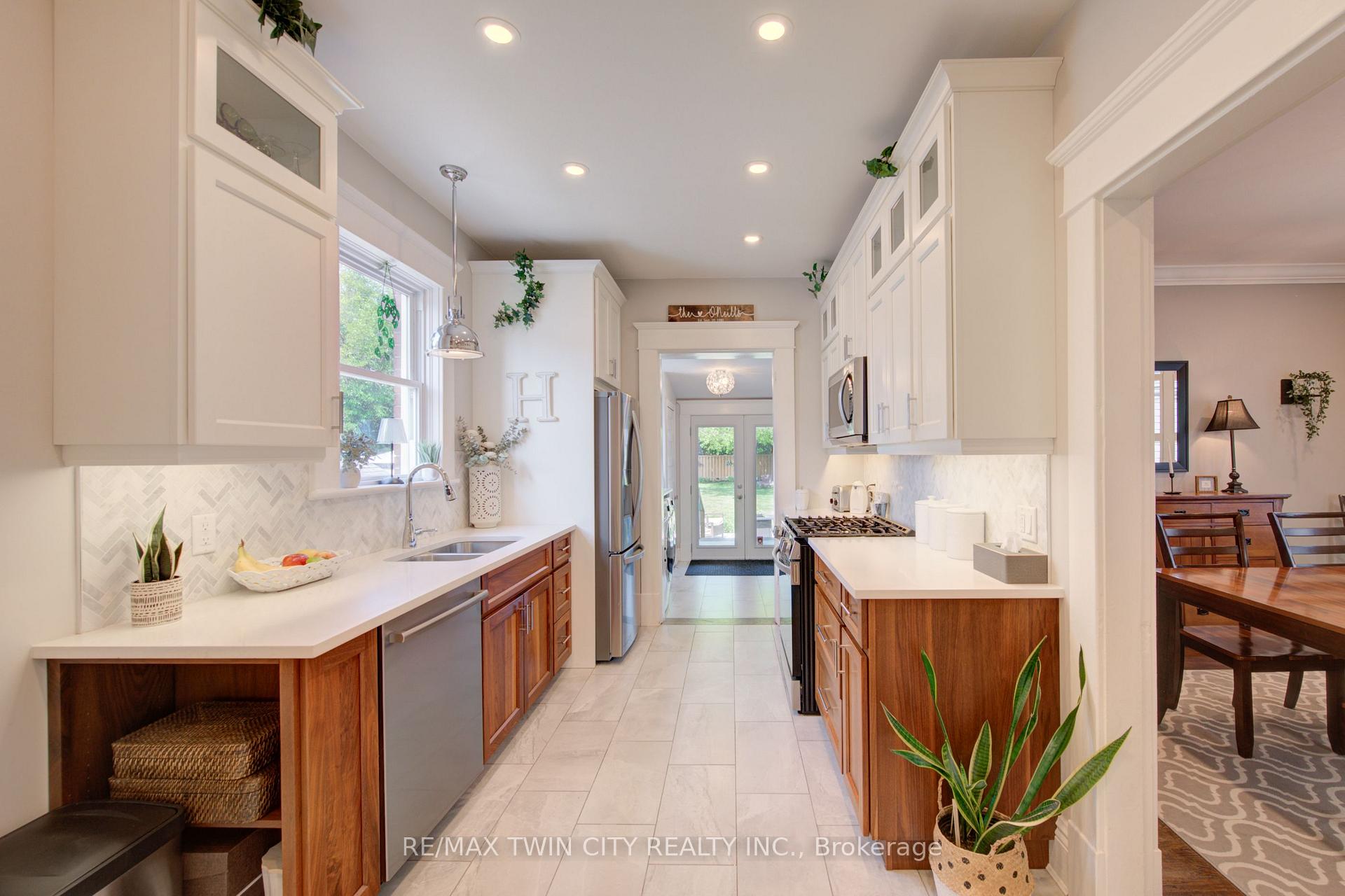 Photo 16 of 106 Sydenham Street, Brantford, North Ward — HOMEH