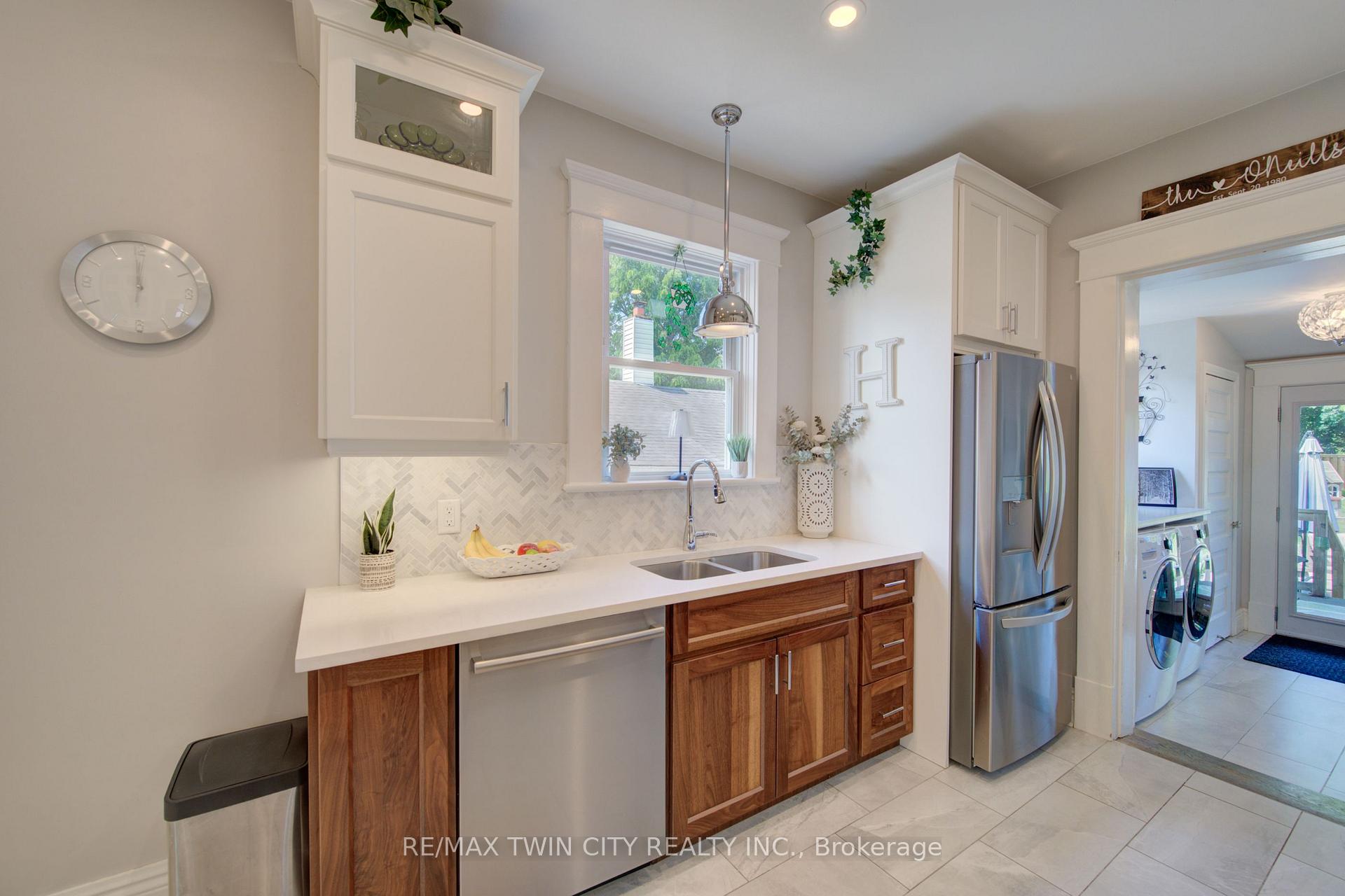 Photo 18 of 106 Sydenham Street, Brantford, North Ward — HOMEH