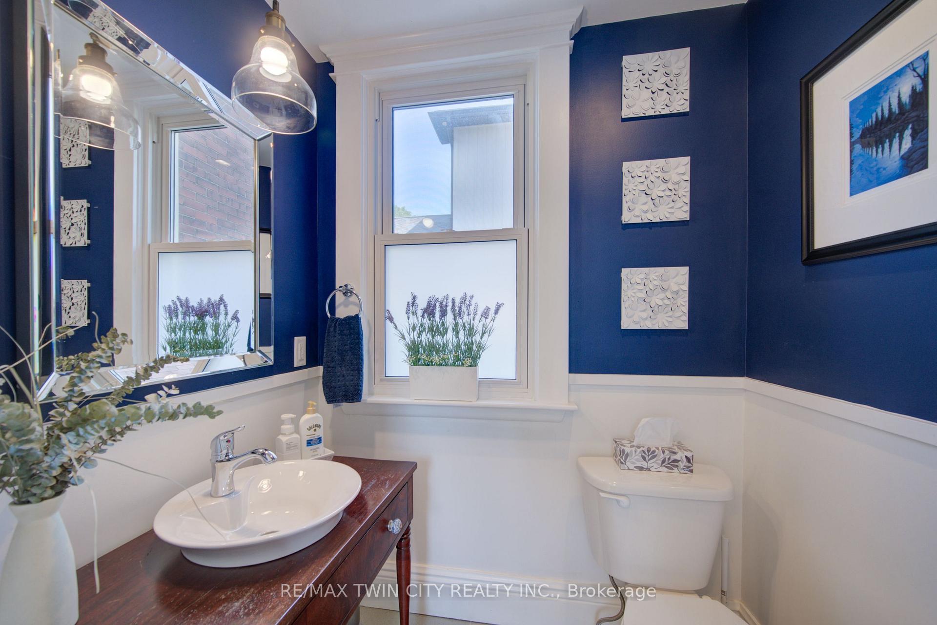 Photo 23 of 106 Sydenham Street, Brantford, North Ward — HOMEH