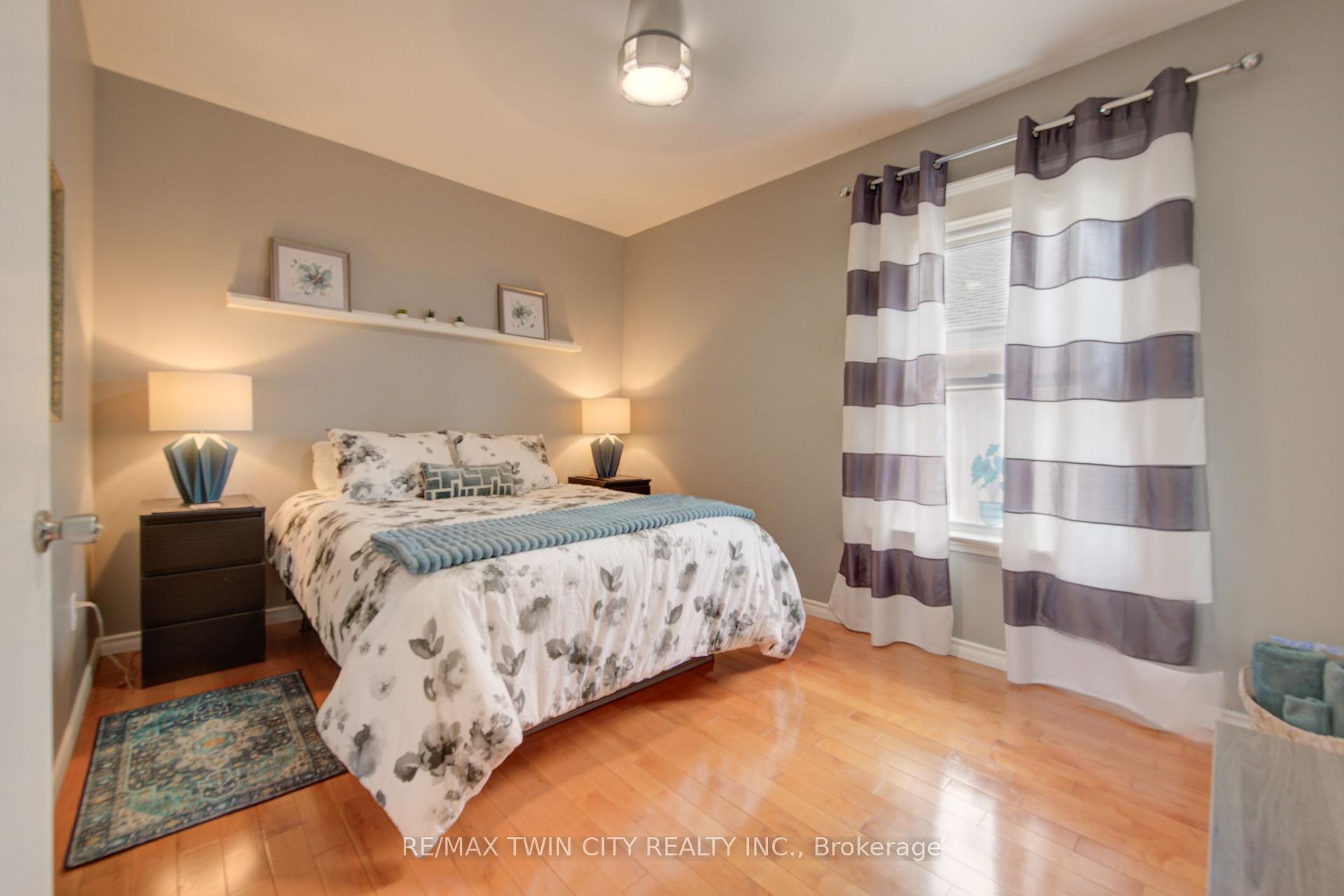 Photo 25 of 106 Sydenham Street, Brantford, North Ward — HOMEH