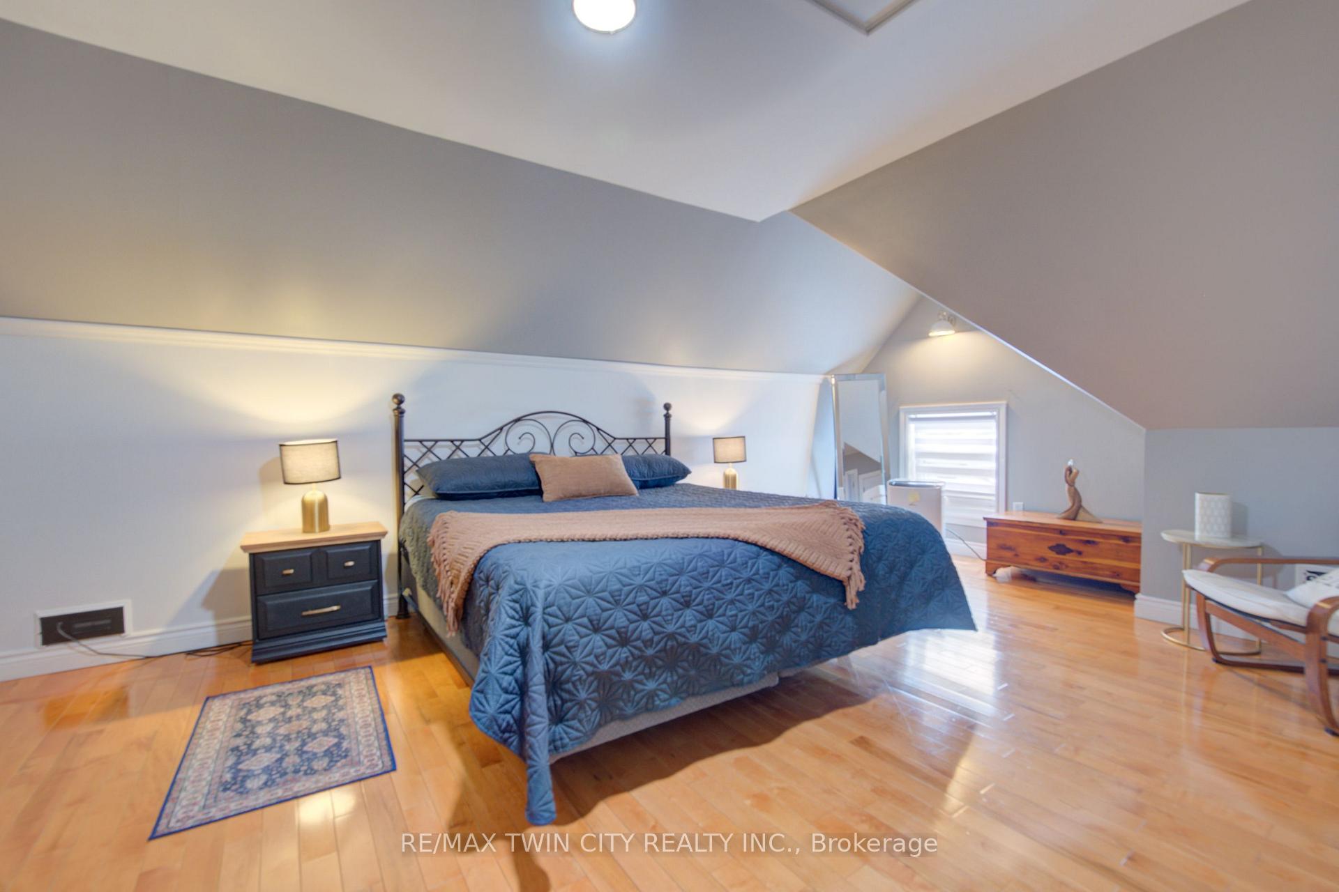 Photo 30 of 106 Sydenham Street, Brantford, North Ward — HOMEH