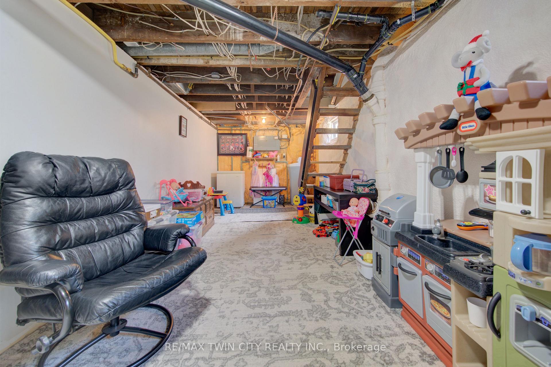 Photo 31 of 106 Sydenham Street, Brantford, North Ward — HOMEH