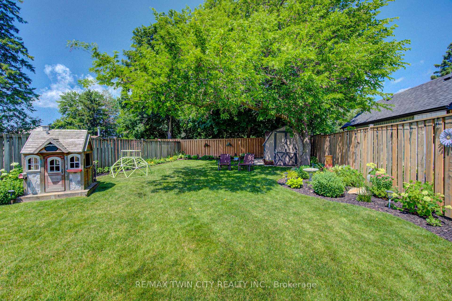 Photo 37 of 106 Sydenham Street, Brantford, North Ward — HOMEH
