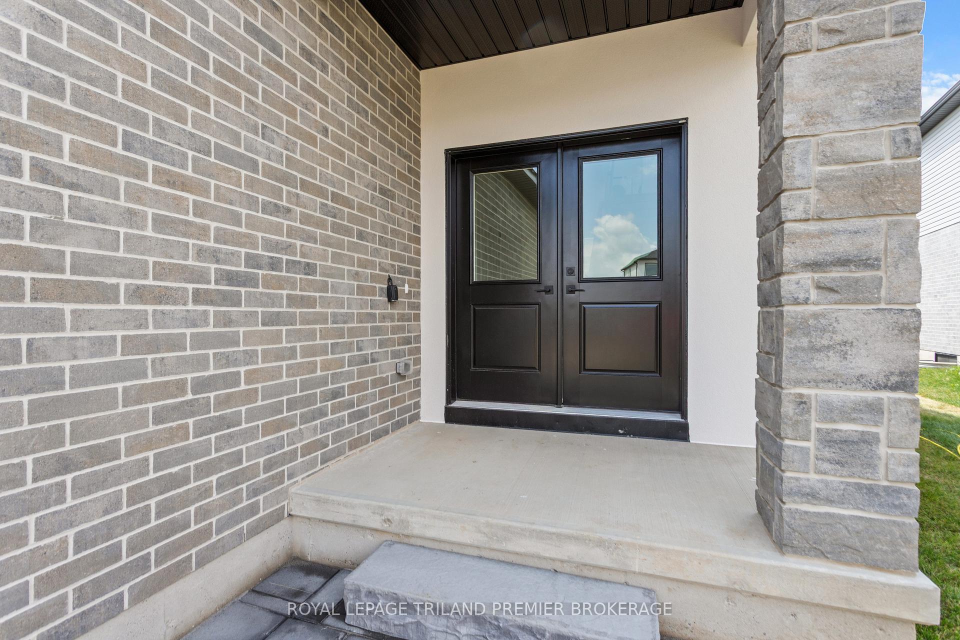 Photo 2 of 262 Hesselman Crescent, London, South U — HOMEH