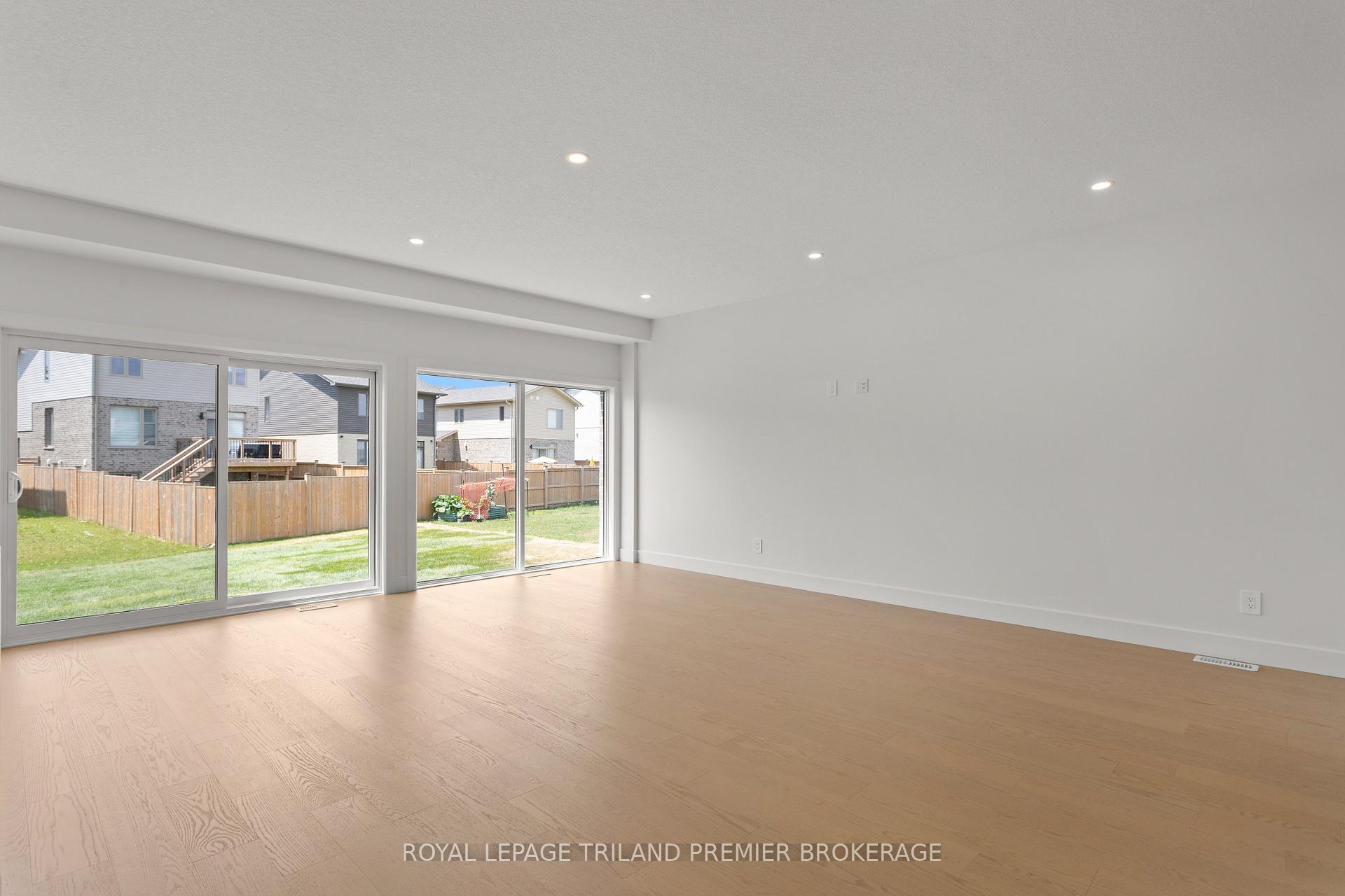 Photo 6 of 262 Hesselman Crescent, London, South U — HOMEH