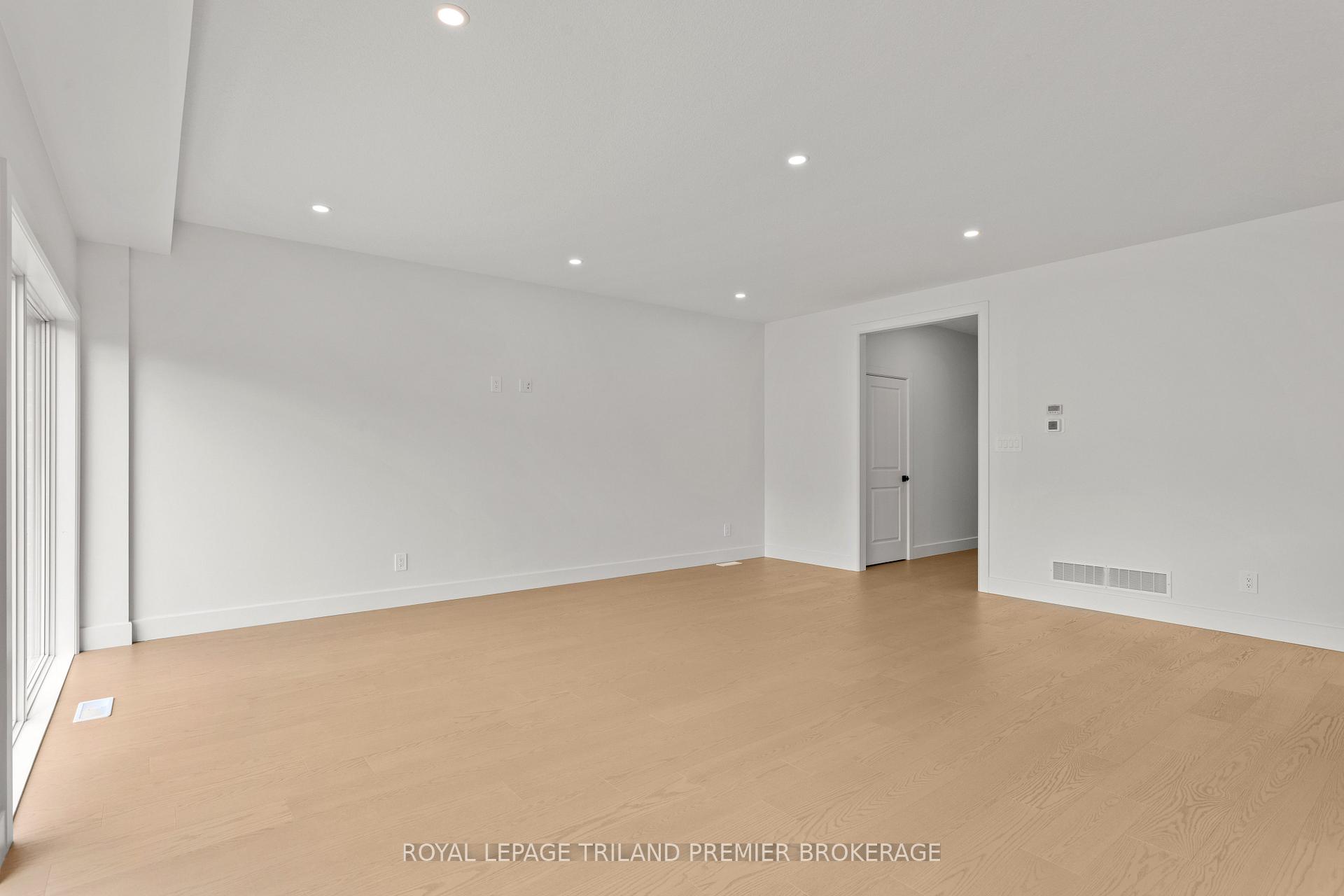 Photo 7 of 262 Hesselman Crescent, London, South U — HOMEH
