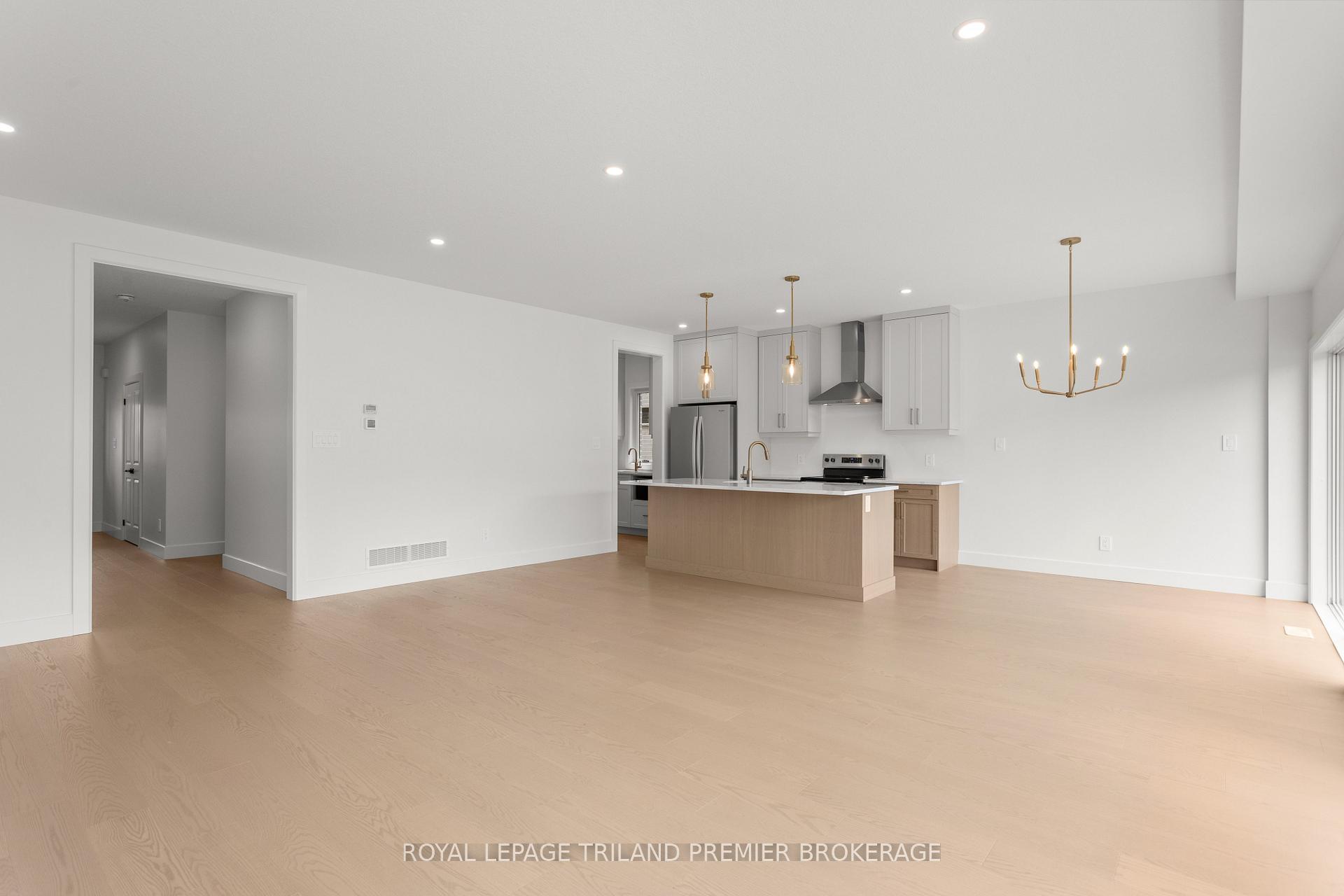 Photo 8 of 262 Hesselman Crescent, London, South U — HOMEH