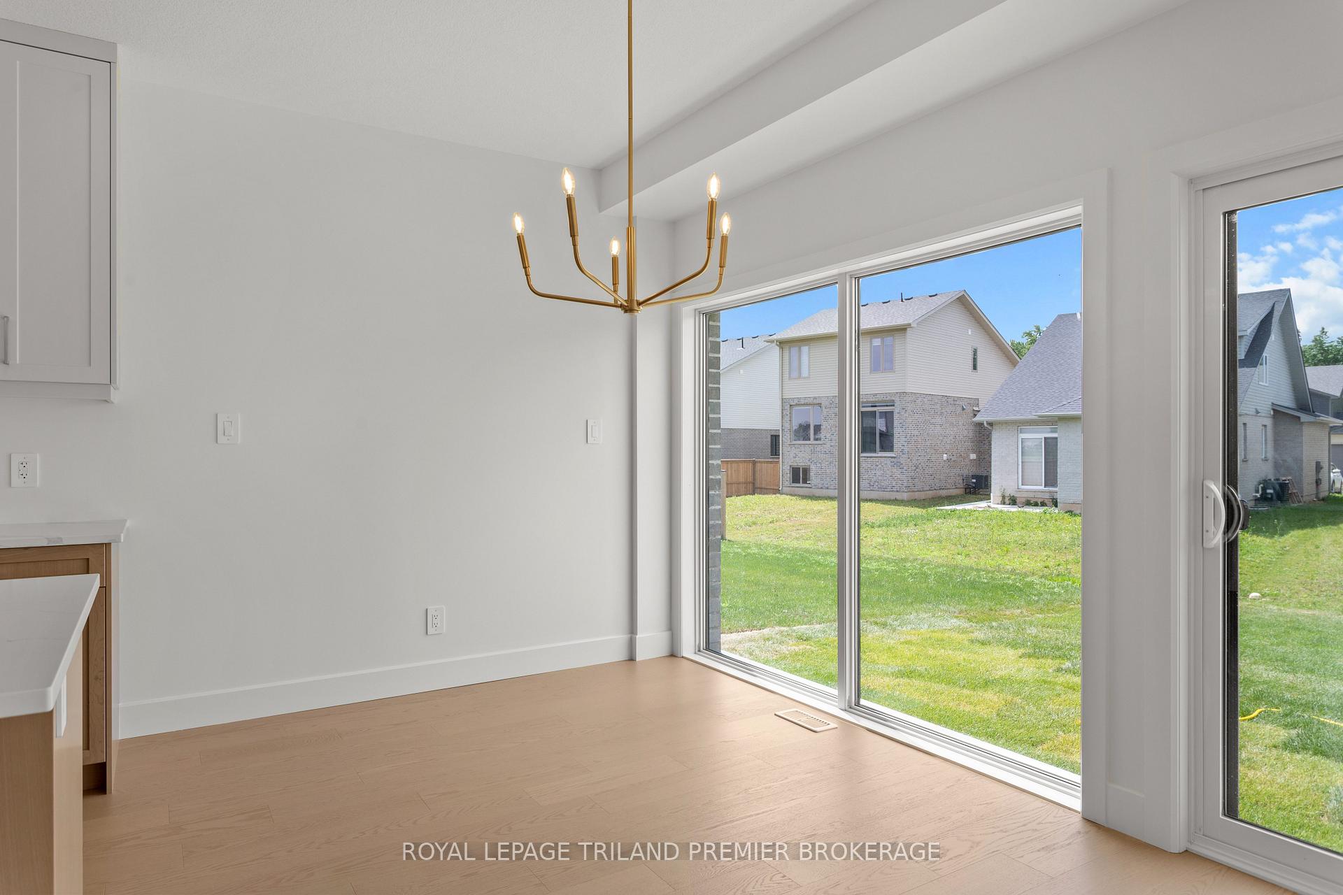 Photo 11 of 262 Hesselman Crescent, London, South U — HOMEH
