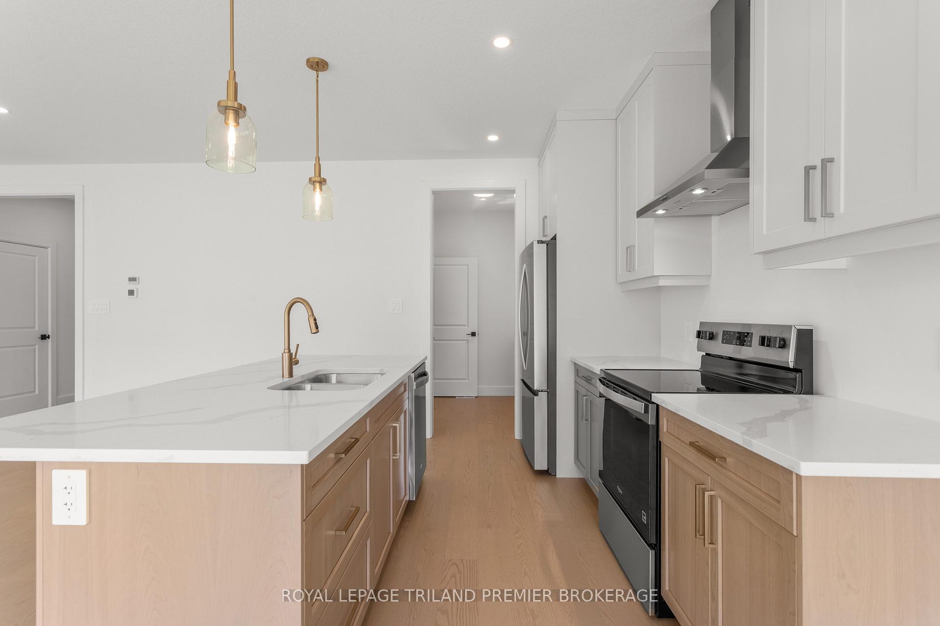 Photo 13 of 262 Hesselman Crescent, London, South U — HOMEH
