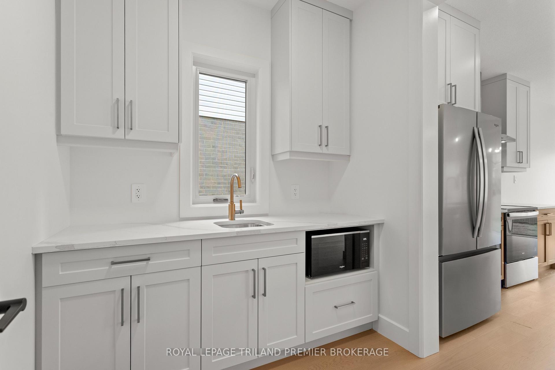 Photo 14 of 262 Hesselman Crescent, London, South U — HOMEH