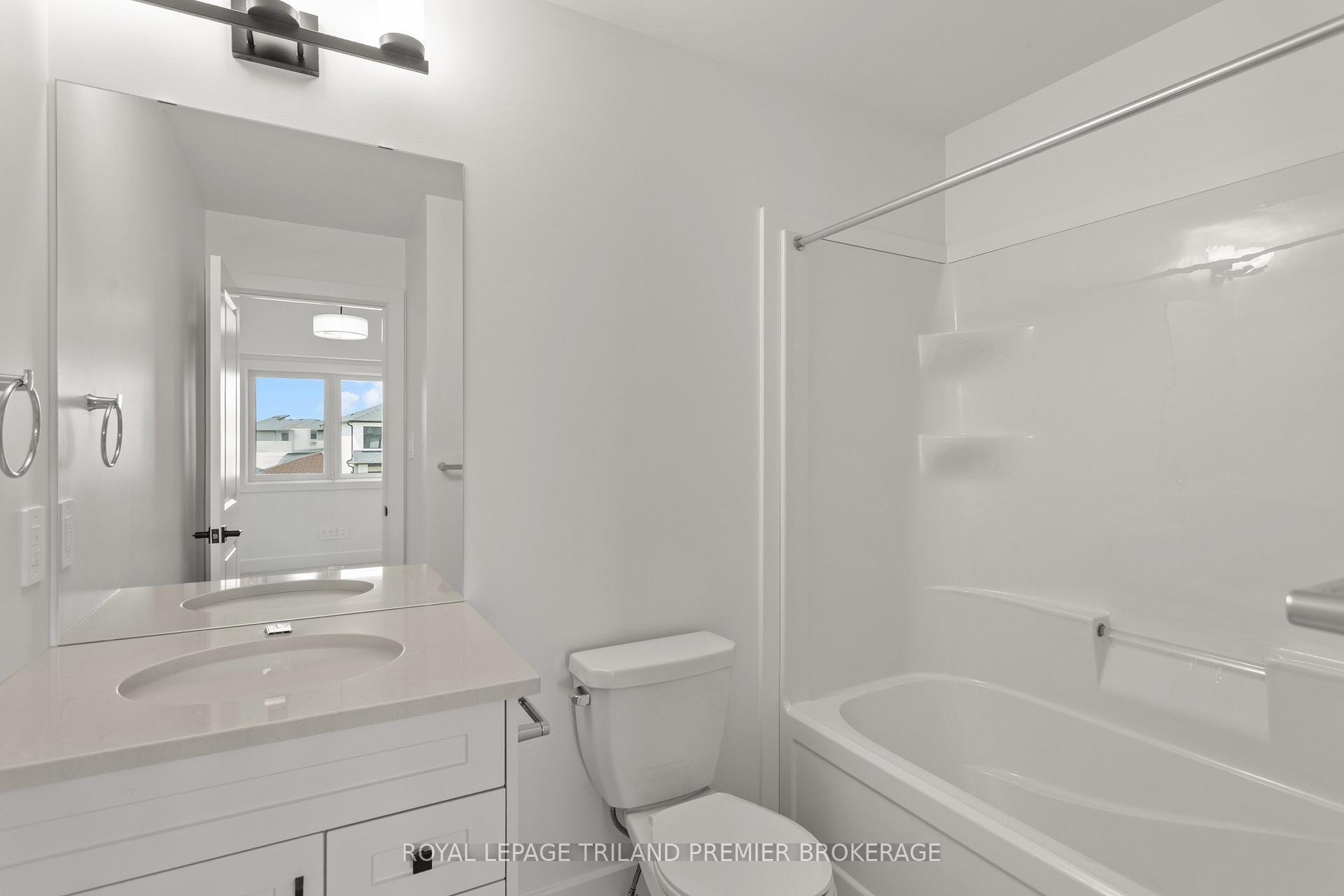 Photo 31 of 262 Hesselman Crescent, London, South U — HOMEH