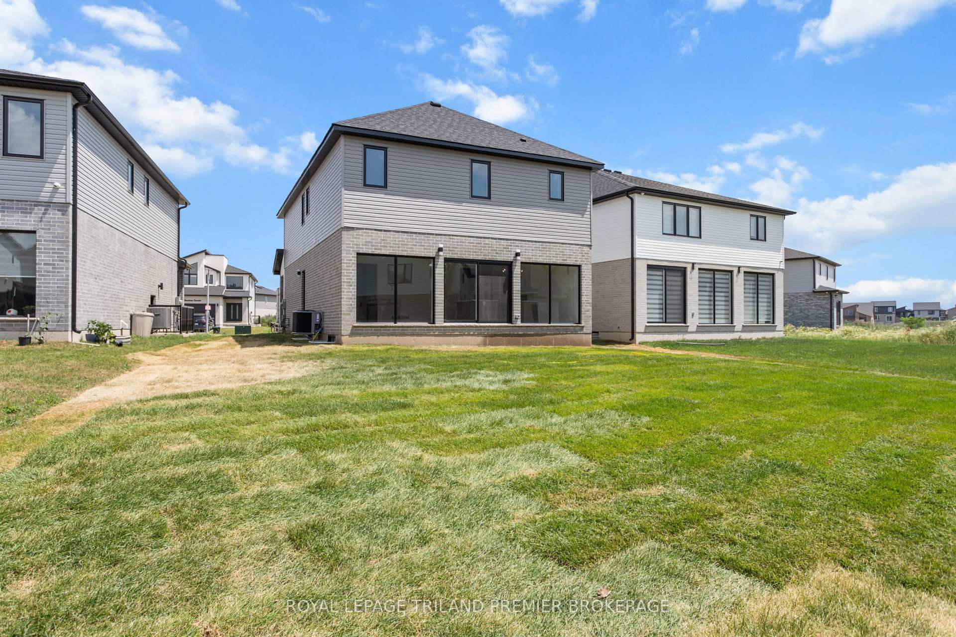Photo 36 of 262 Hesselman Crescent, London, South U — HOMEH