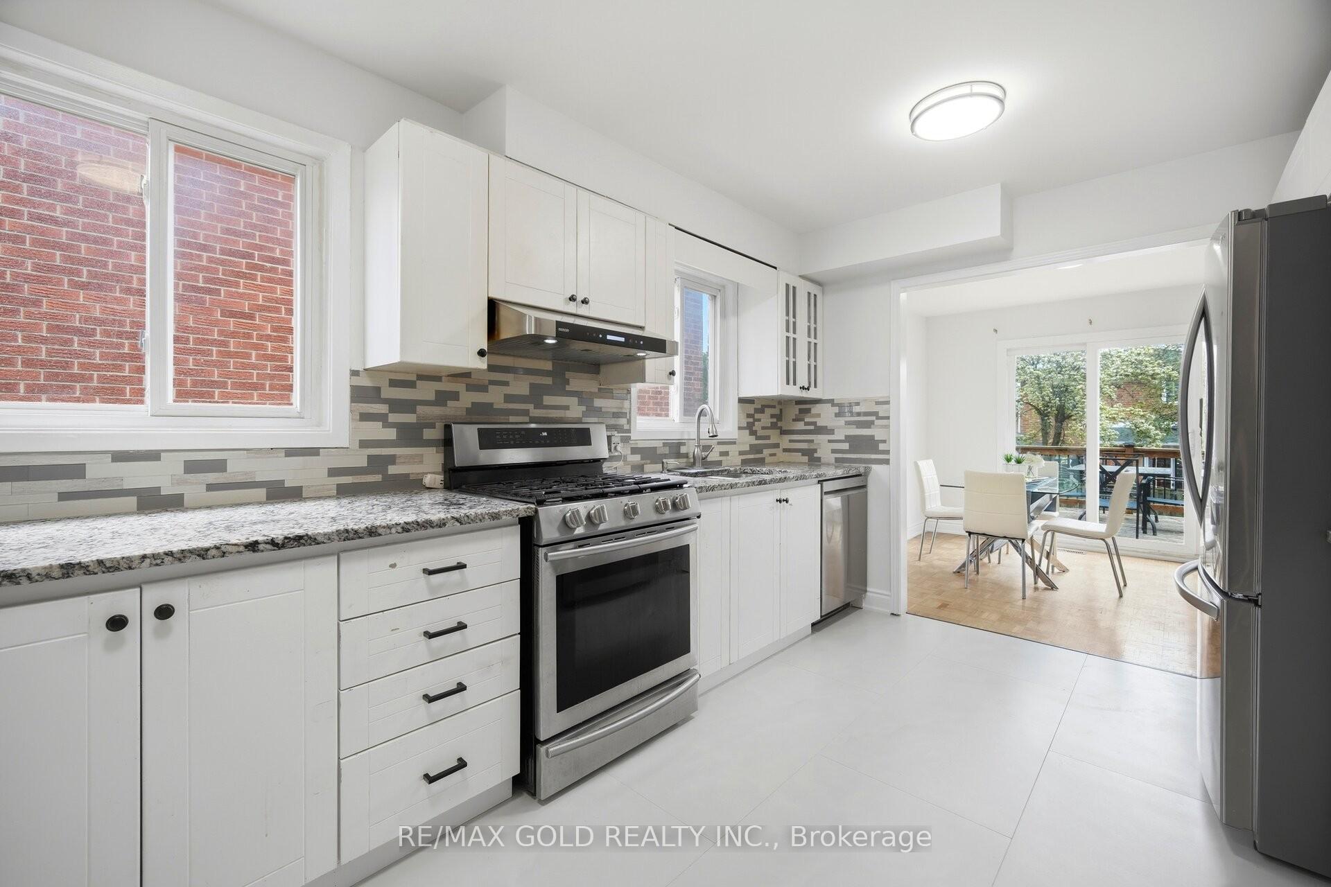 Photo 8 of 18 Mcgraw Avenue, Brampton, Brampton West — HOMEH
