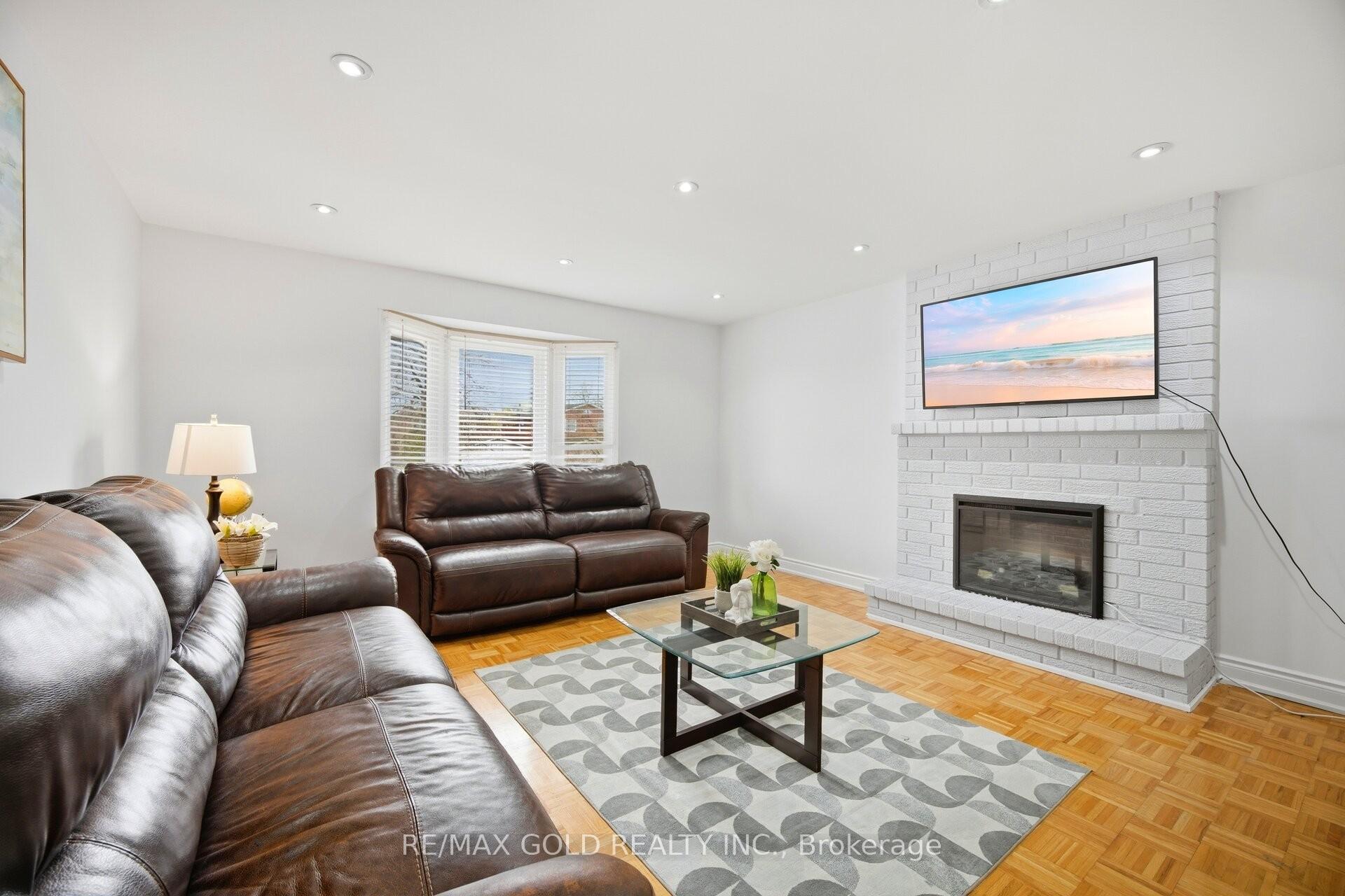 Photo 11 of 18 Mcgraw Avenue, Brampton, Brampton West — HOMEH