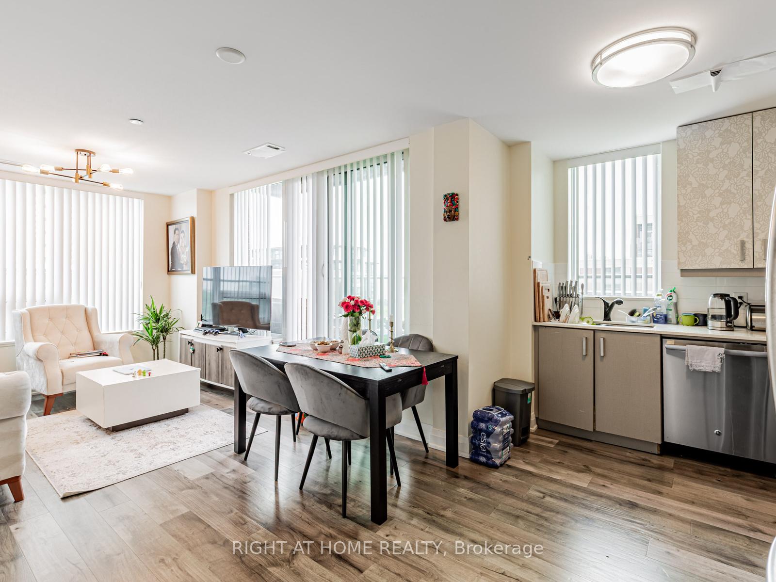 Photo 3 of Unit 826, 18 Uptown Drive, Markham, Unionville — HOMEH