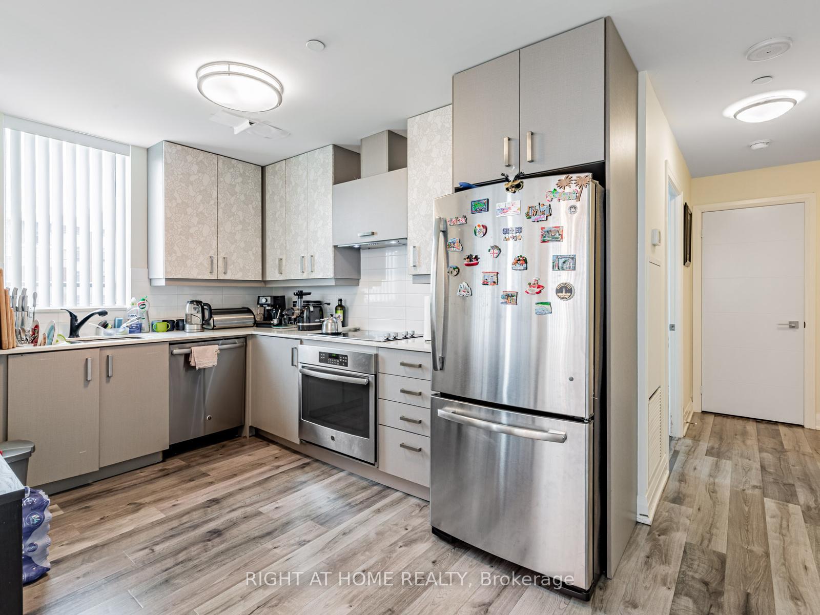 Photo 4 of Unit 826, 18 Uptown Drive, Markham, Unionville — HOMEH
