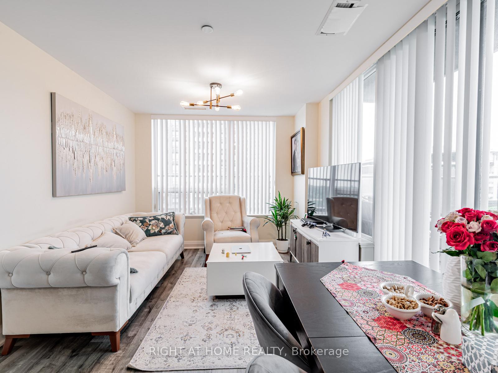 Photo 5 of Unit 826, 18 Uptown Drive, Markham, Unionville — HOMEH