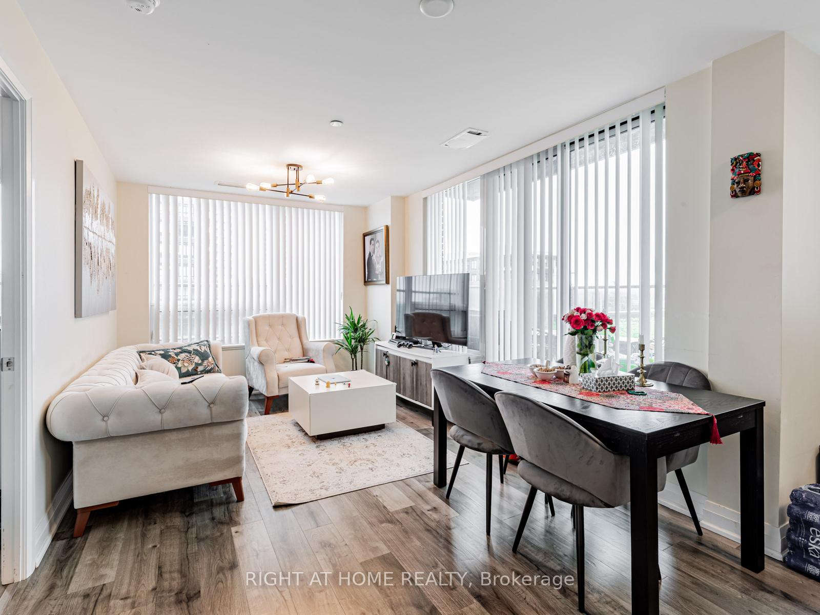 Photo 6 of Unit 826, 18 Uptown Drive, Markham, Unionville — HOMEH