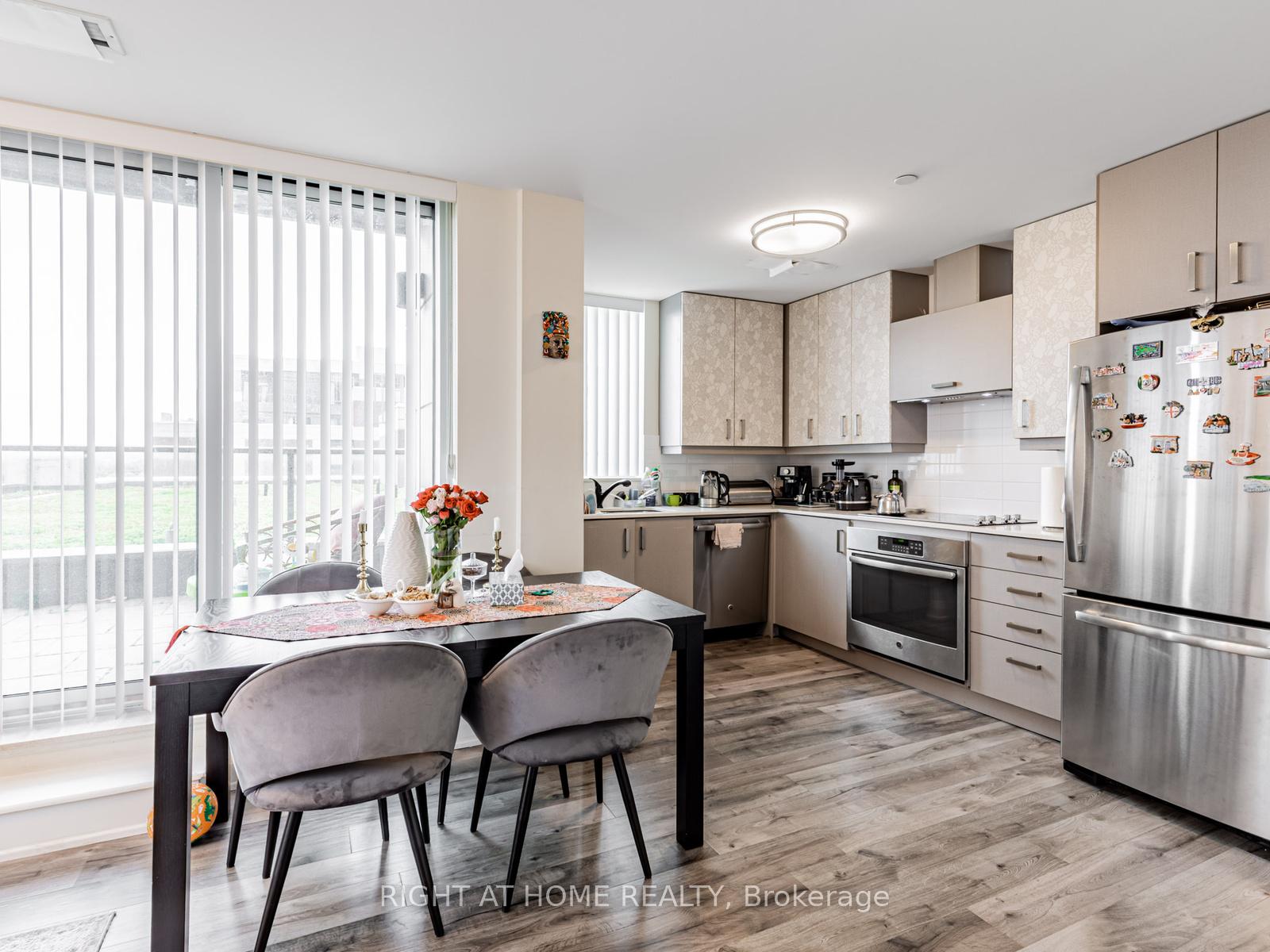 Photo 8 of Unit 826, 18 Uptown Drive, Markham, Unionville — HOMEH
