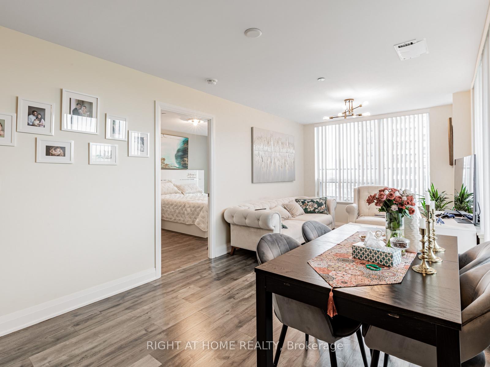 Photo 9 of Unit 826, 18 Uptown Drive, Markham, Unionville — HOMEH