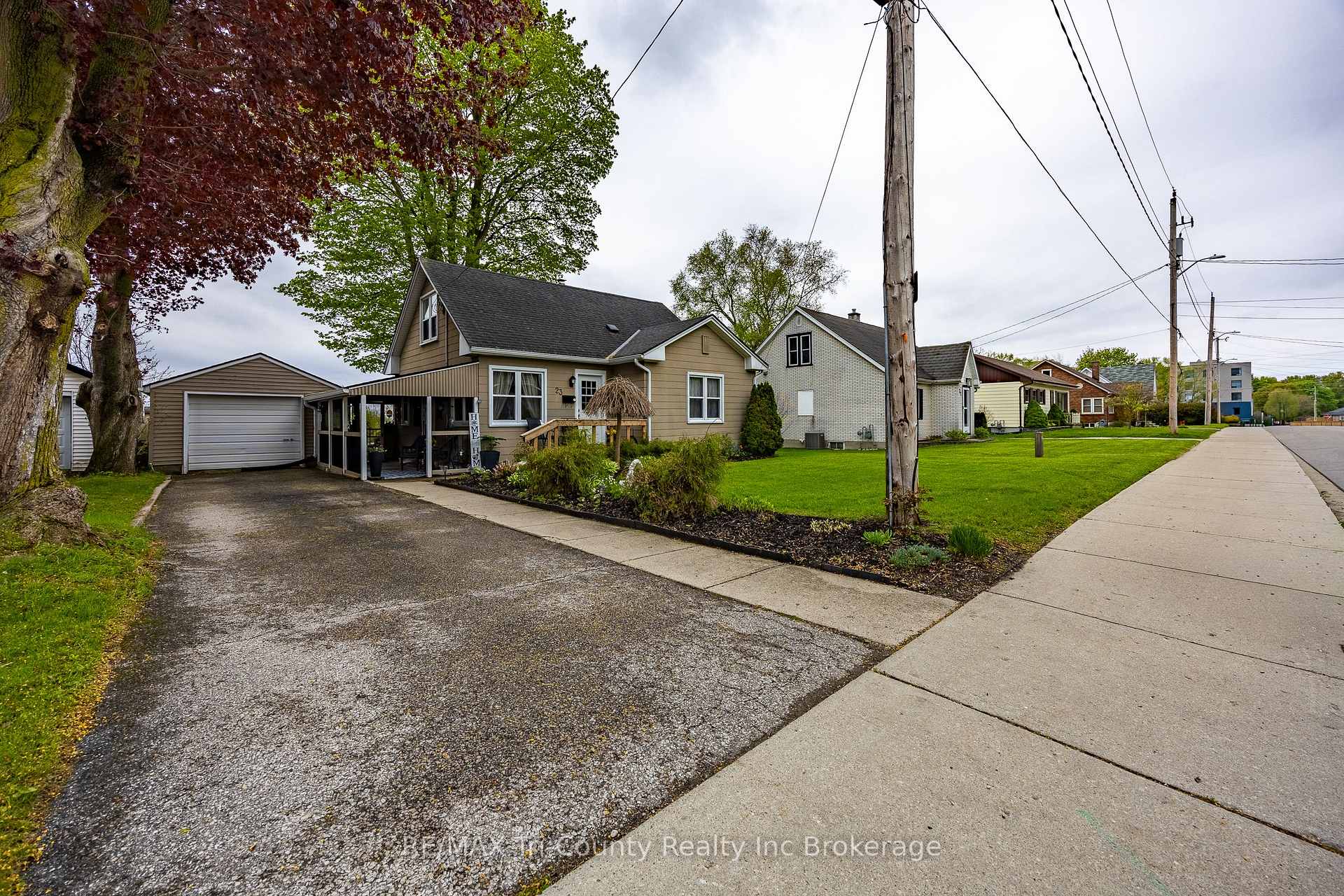 Photo 1 of 23 Pine Street, Tillsonburg — HOMEH