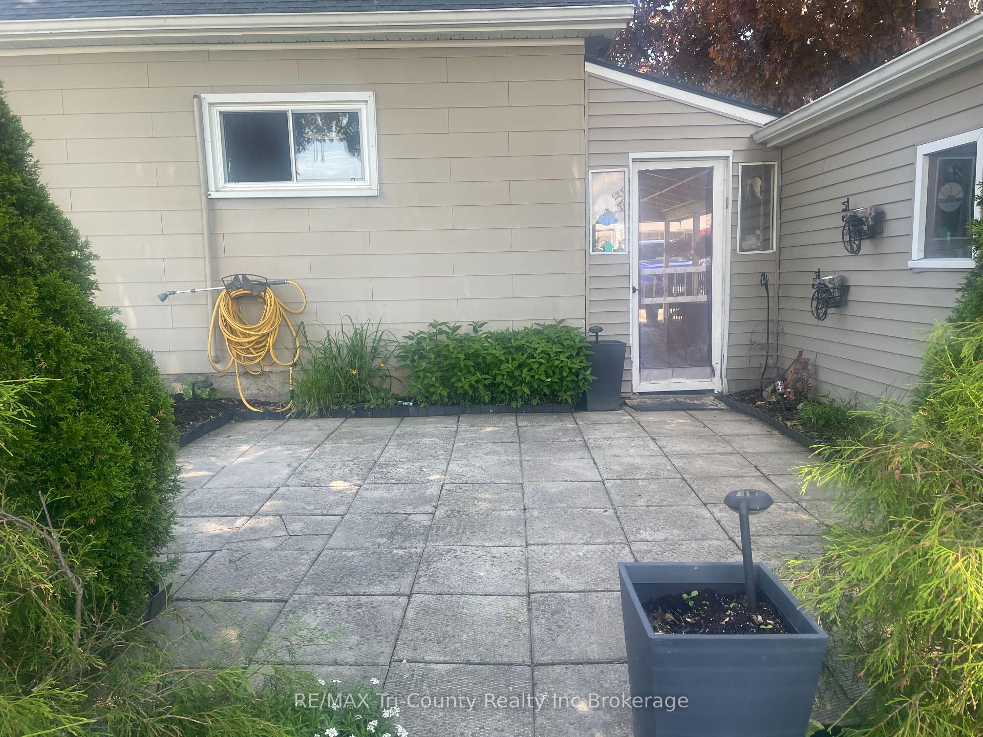 Photo 6 of 23 Pine Street, Tillsonburg — HOMEH