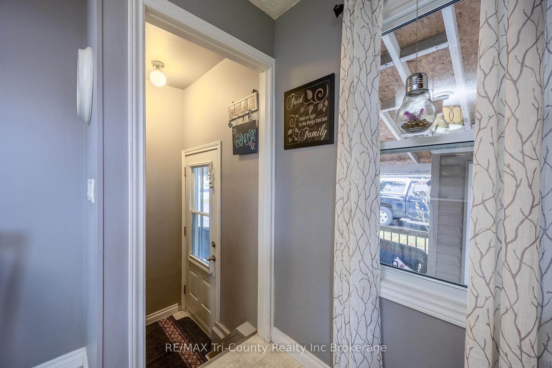 Photo 10 of 23 Pine Street, Tillsonburg — HOMEH