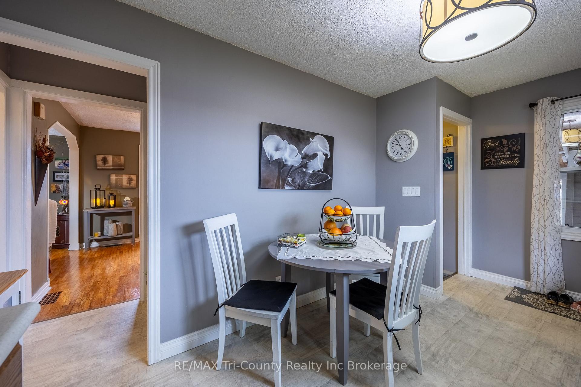 Photo 11 of 23 Pine Street, Tillsonburg — HOMEH