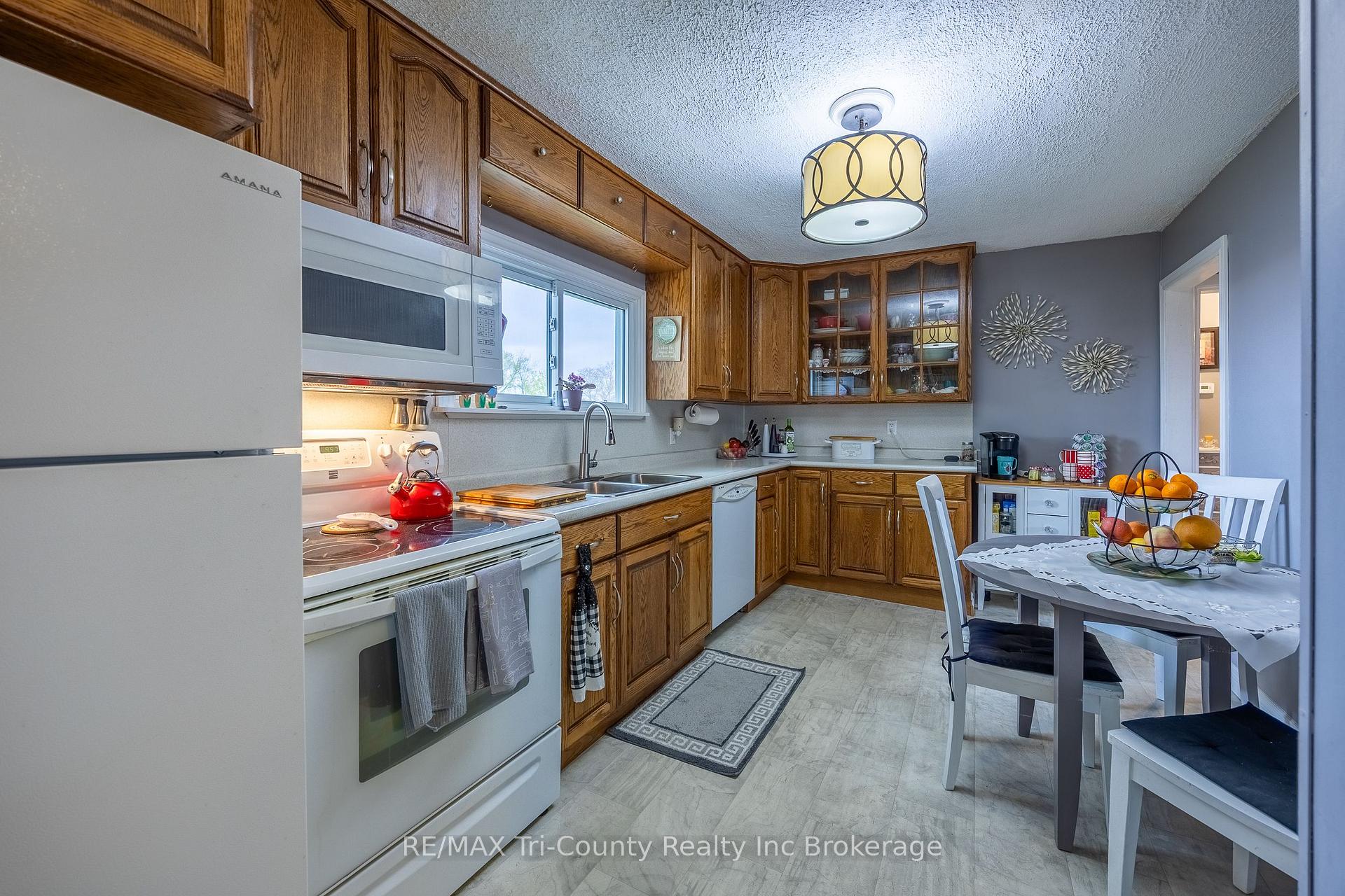 Photo 12 of 23 Pine Street, Tillsonburg — HOMEH