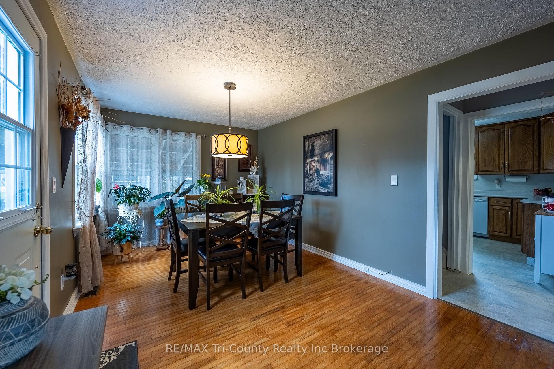 Photo 13 of 23 Pine Street, Tillsonburg — HOMEH