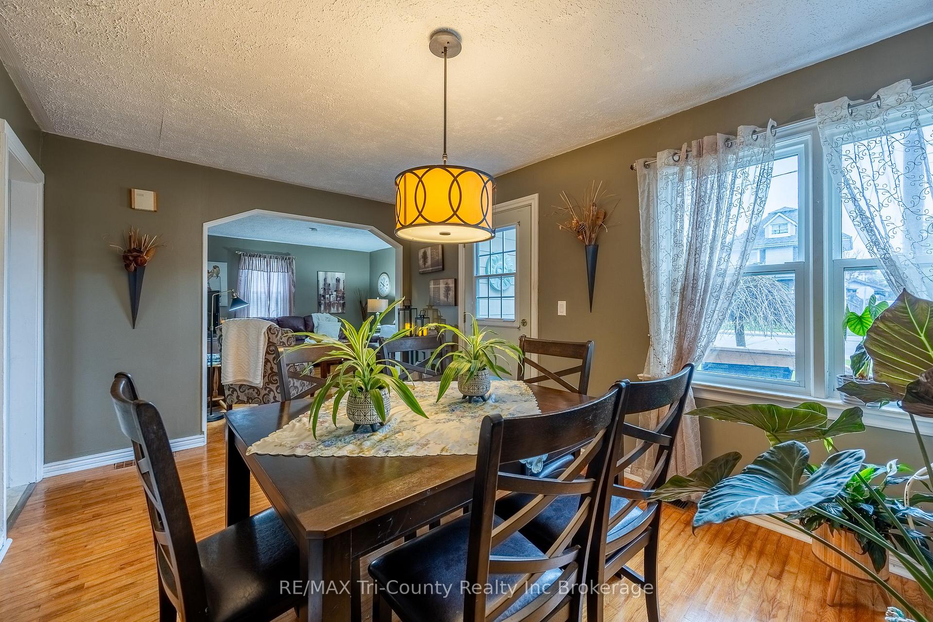 Photo 14 of 23 Pine Street, Tillsonburg — HOMEH