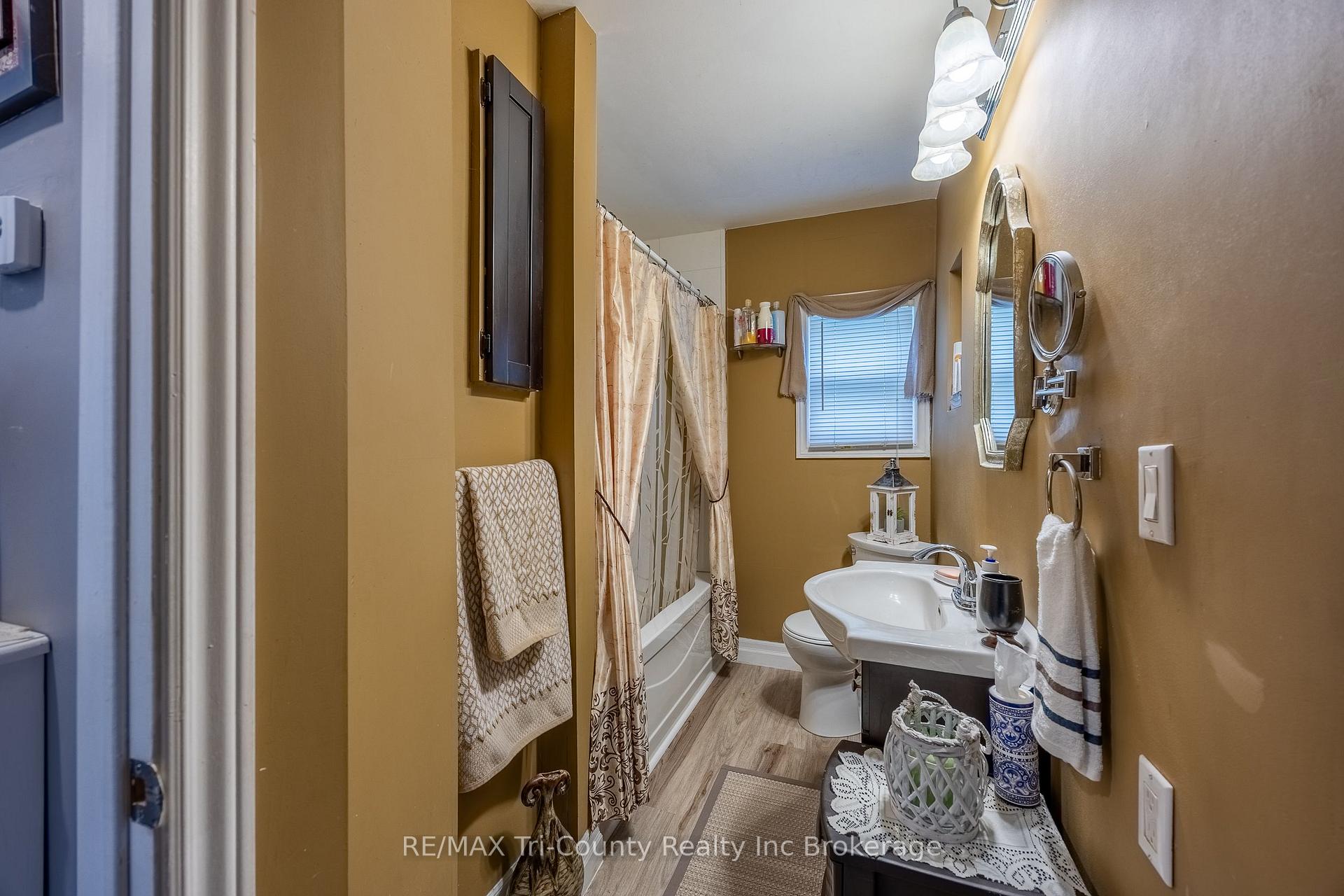 Photo 16 of 23 Pine Street, Tillsonburg — HOMEH