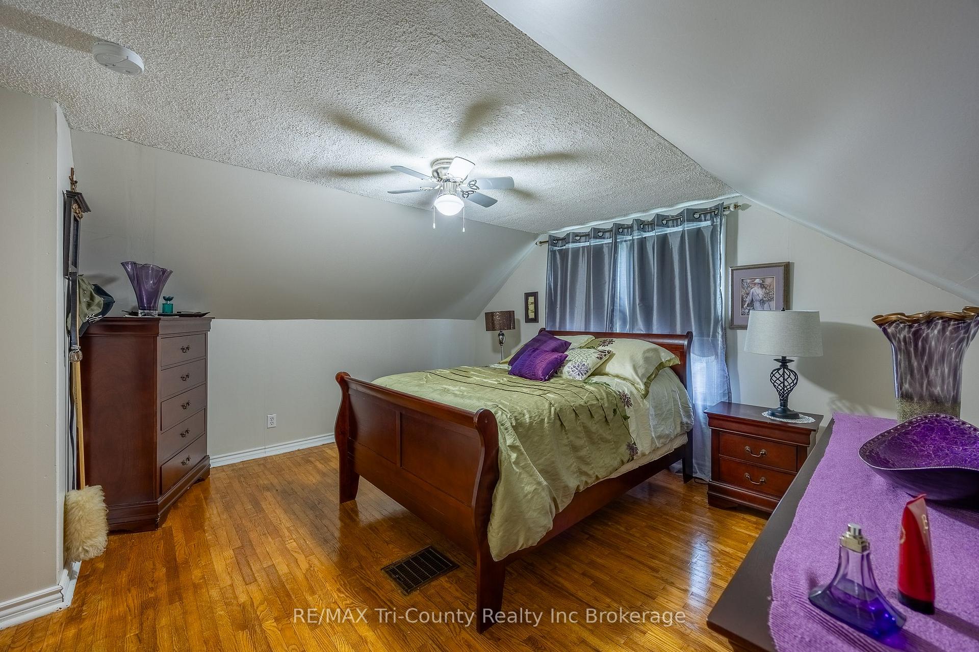 Photo 20 of 23 Pine Street, Tillsonburg — HOMEH