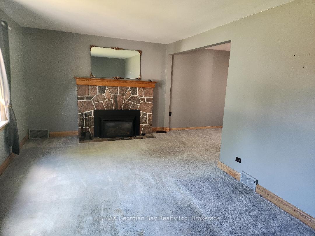 Photo 3 of 874 Yonge Street N, Midland — HOMEH