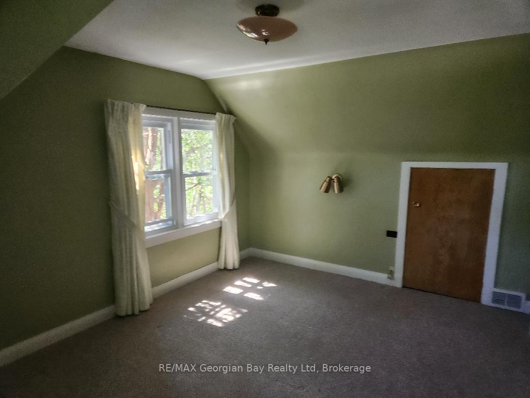 Photo 7 of 874 Yonge Street N, Midland — HOMEH