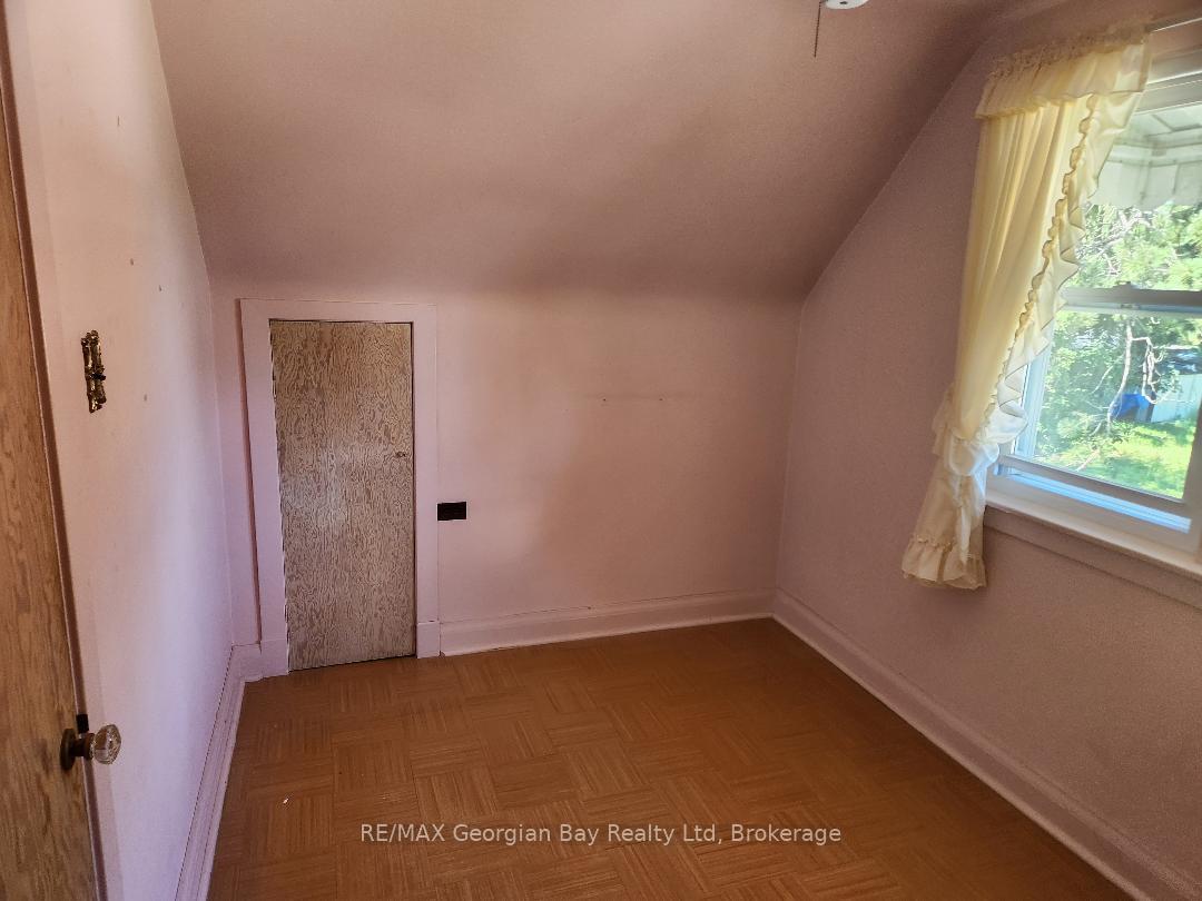 Photo 8 of 874 Yonge Street N, Midland — HOMEH