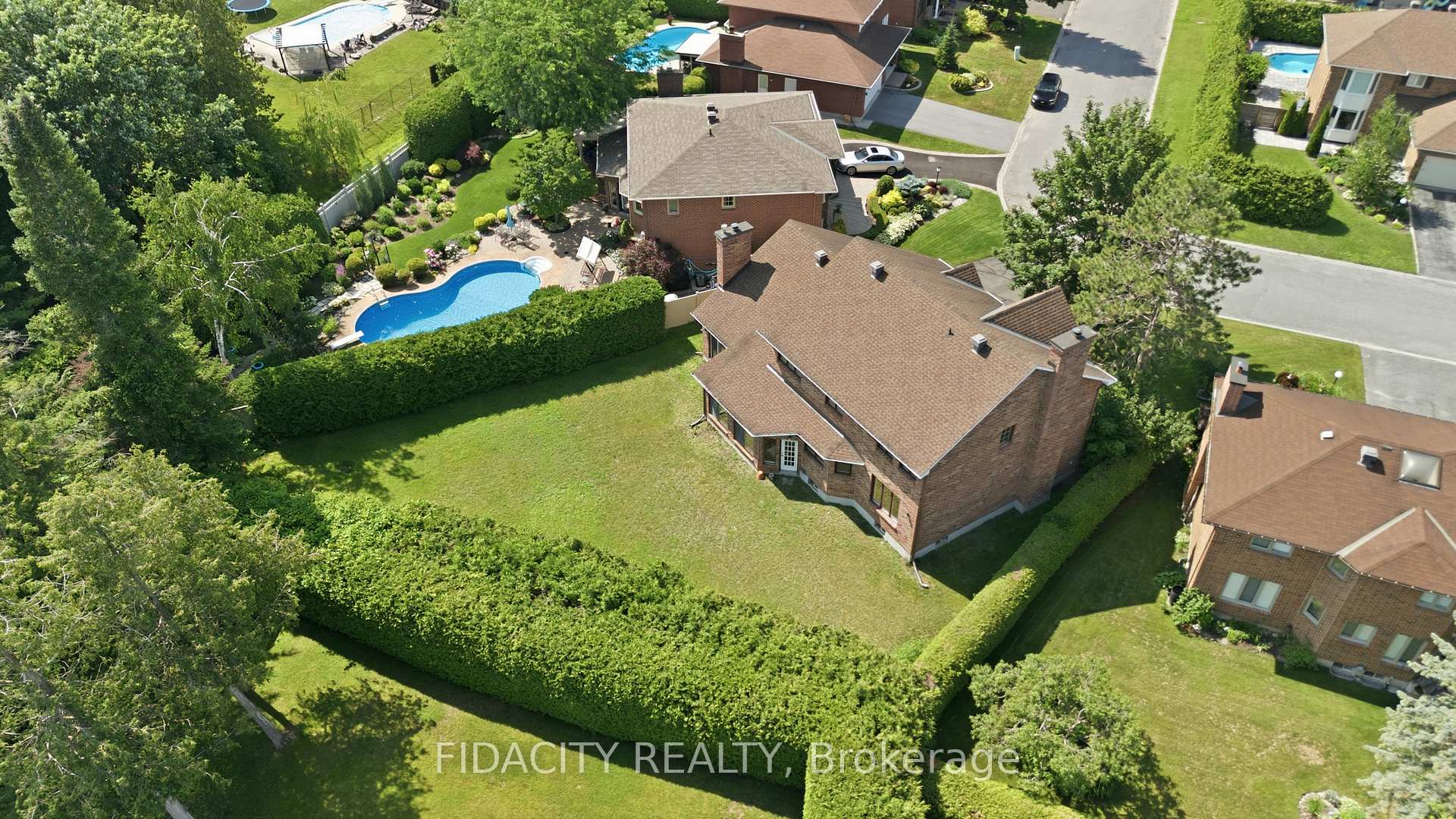 Photo 2 of 25 Pine Bluff Trail, Ottawa, Stittsville (Central) — HOMEH