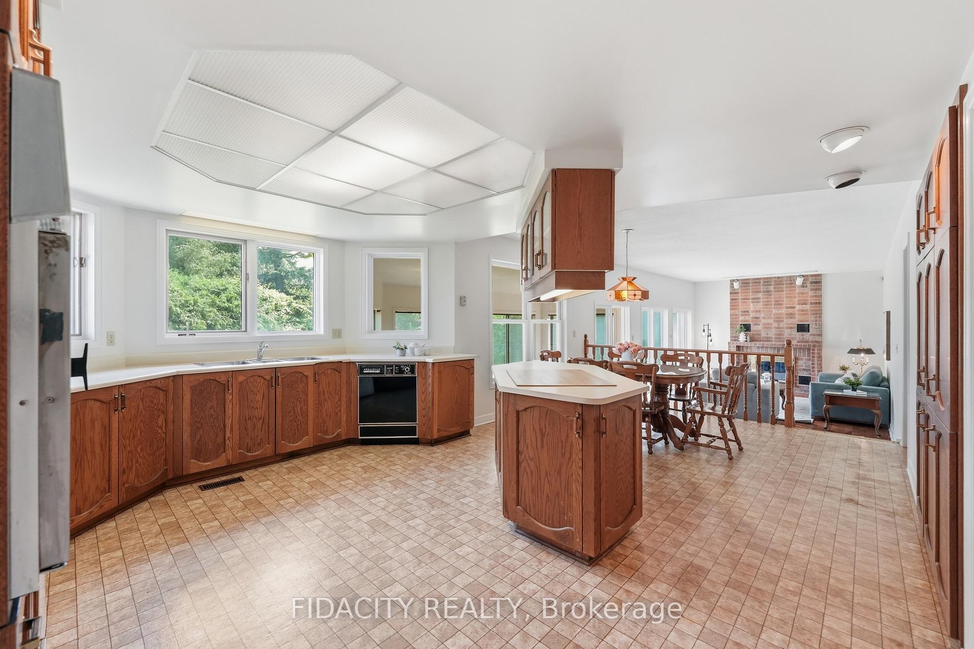 Photo 11 of 25 Pine Bluff Trail, Ottawa, Stittsville (Central) — HOMEH