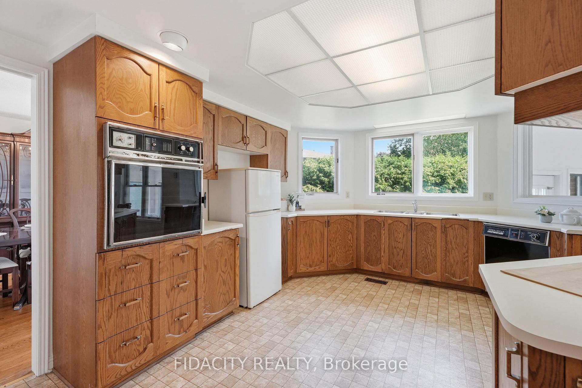 Photo 14 of 25 Pine Bluff Trail, Ottawa, Stittsville (Central) — HOMEH