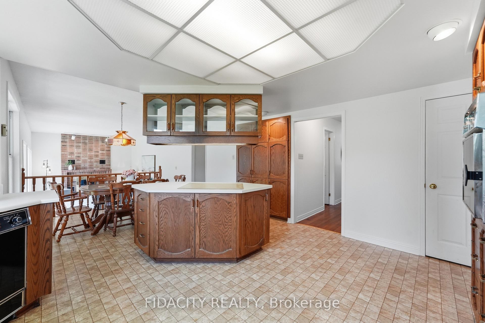 Photo 15 of 25 Pine Bluff Trail, Ottawa, Stittsville (Central) — HOMEH
