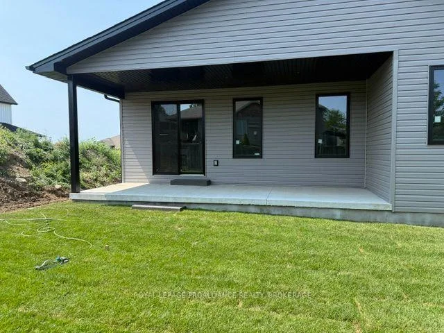 Photo 5 of 733 Squirrel Hill Drive, Kingston, City Northwest — HOMEH