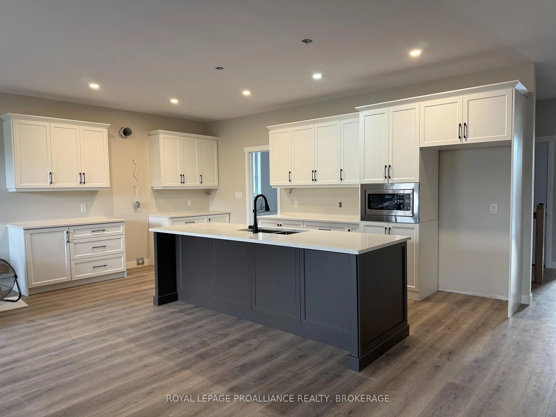 Photo 10 of 733 Squirrel Hill Drive, Kingston, City Northwest — HOMEH