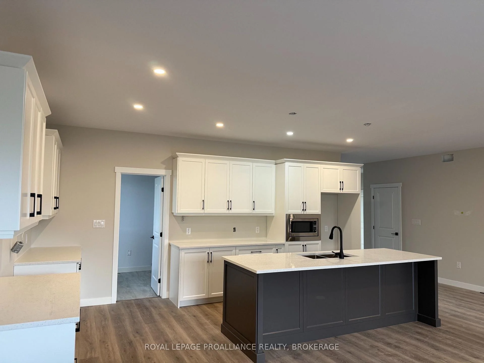 Photo 11 of 733 Squirrel Hill Drive, Kingston, City Northwest — HOMEH