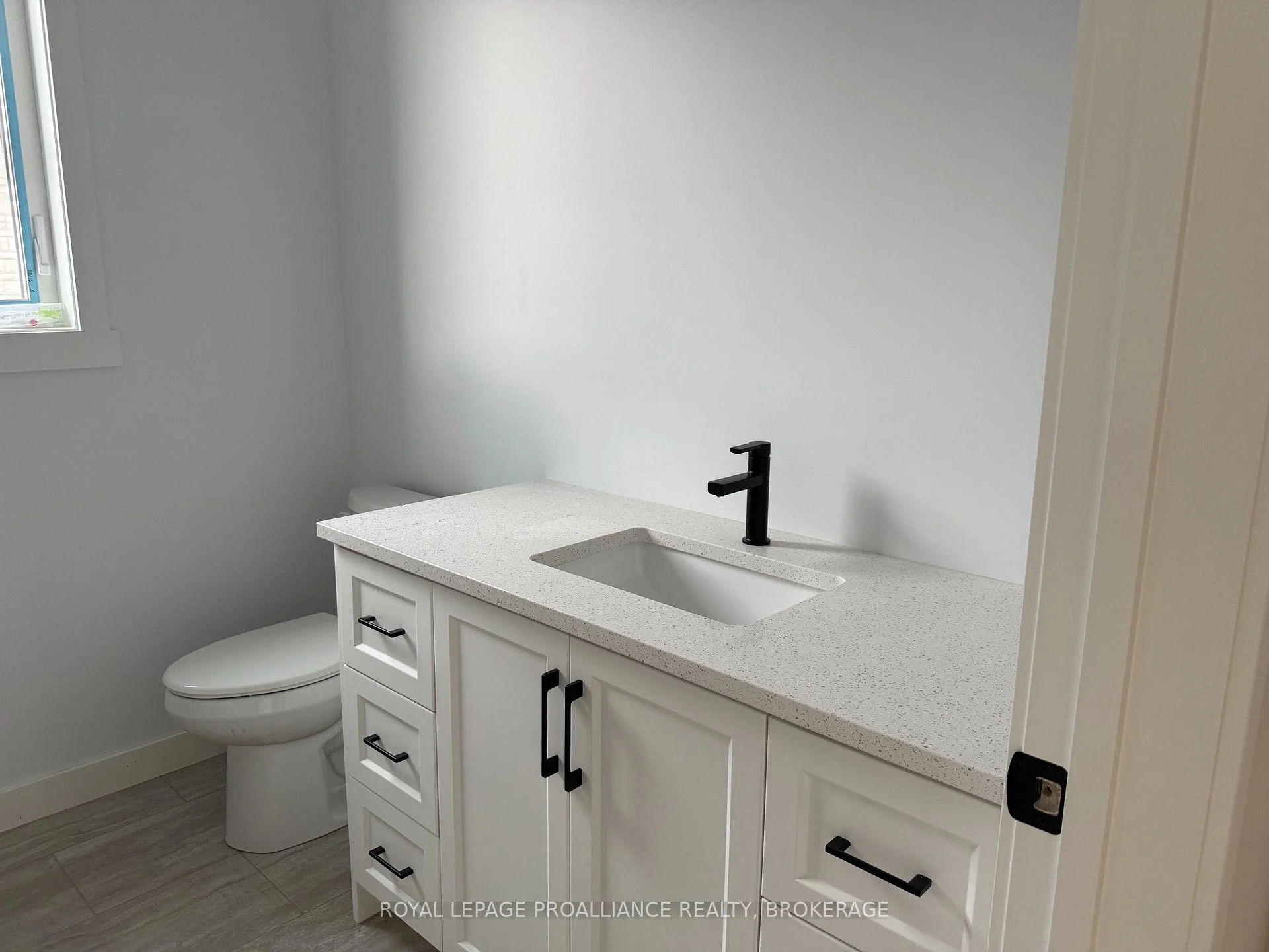 Photo 13 of 733 Squirrel Hill Drive, Kingston, City Northwest — HOMEH