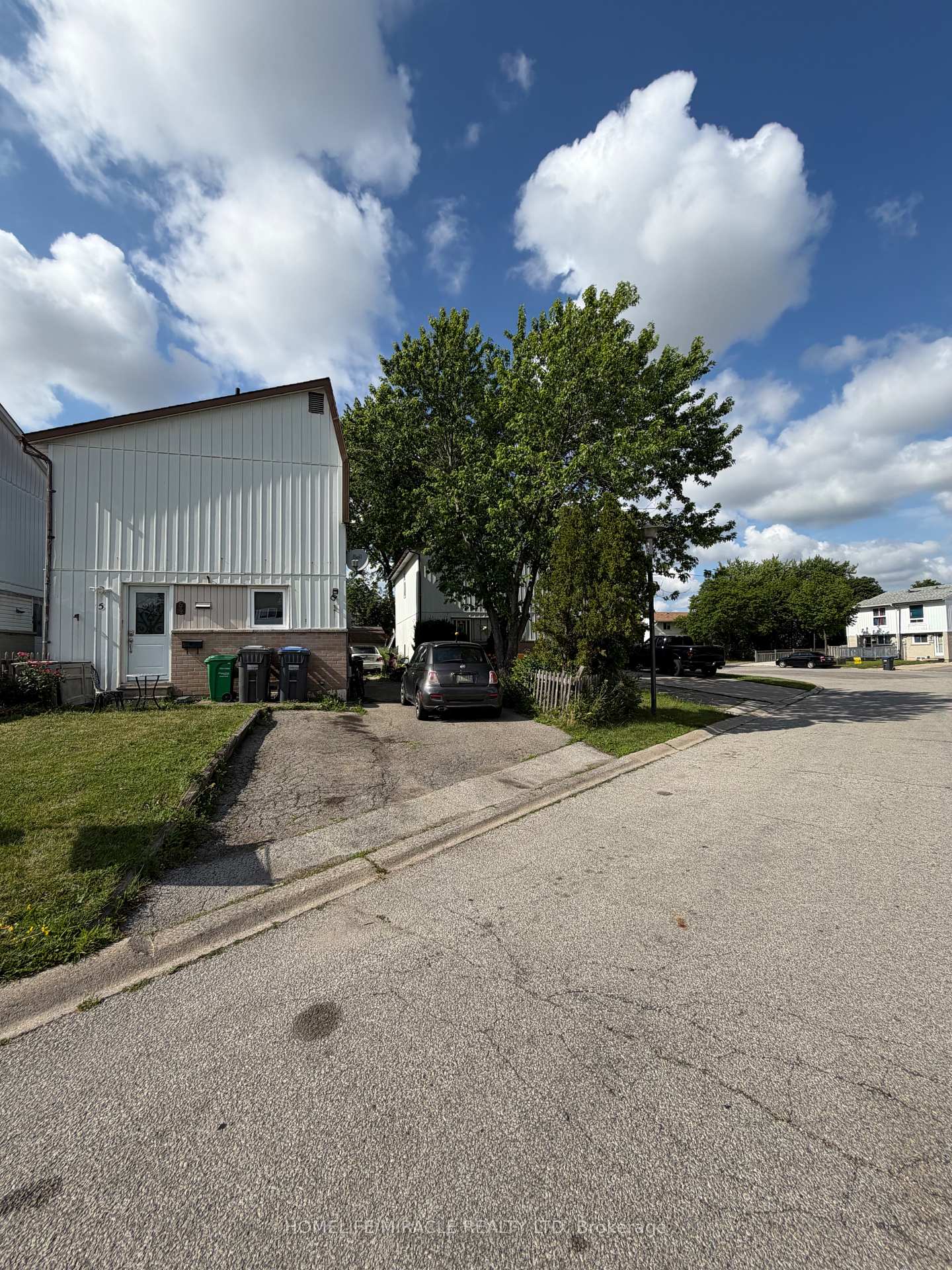 Photo 1 of 5 Glencairn Square, Brampton, Northgate — HOMEH