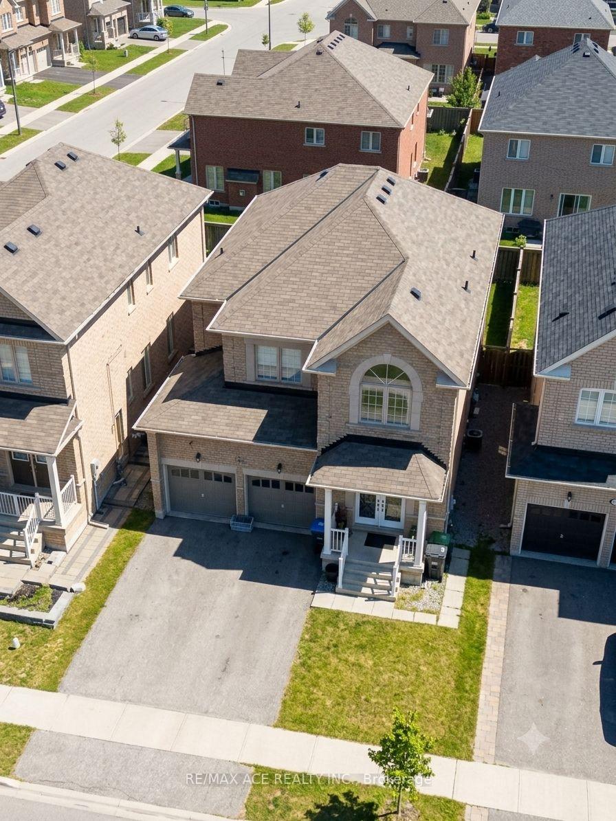 Photo 3 of 7 Meltwater Crescent, Brampton, Bram East — HOMEH