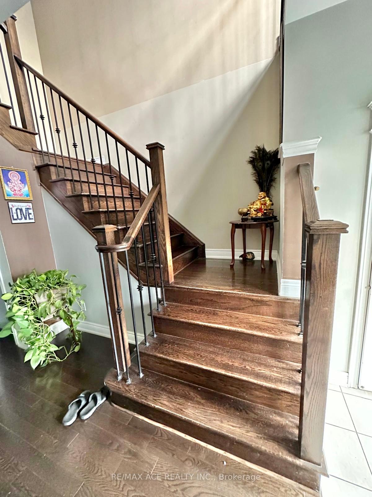 Photo 9 of 7 Meltwater Crescent, Brampton, Bram East — HOMEH