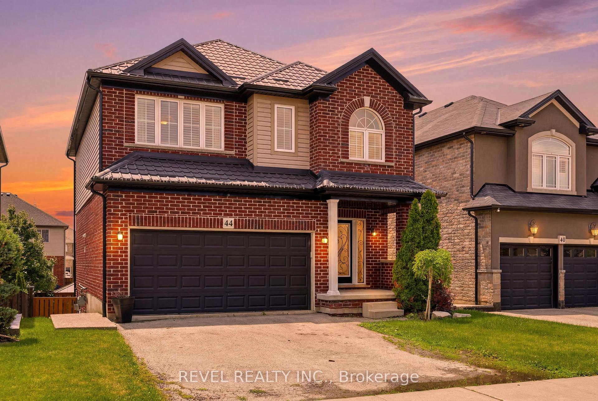 Photo 1 of 44 Springwood Drive, Hamilton, Stoney Creek Mountain — HOMEH