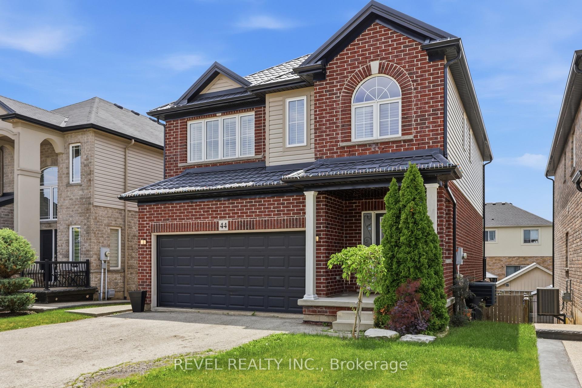 Photo 3 of 44 Springwood Drive, Hamilton, Stoney Creek Mountain — HOMEH