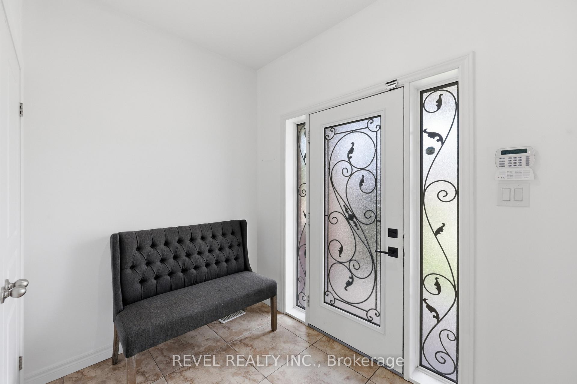 Photo 4 of 44 Springwood Drive, Hamilton, Stoney Creek Mountain — HOMEH